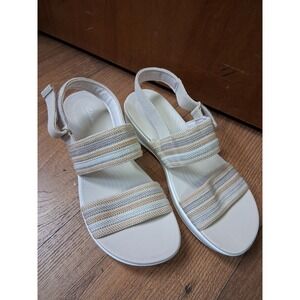 Clarks‎ Cloudsteppers Womens Sandals Beige Elastic Straps Hook Loop Size 8